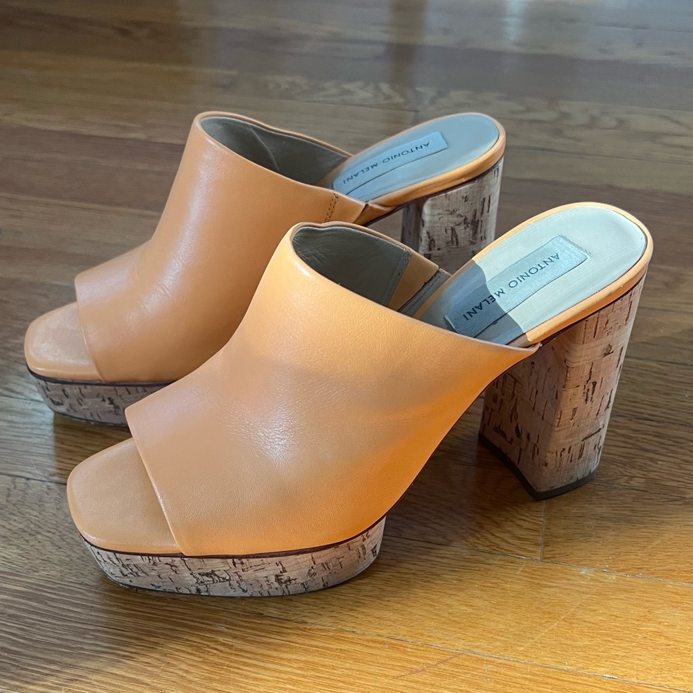 Antonio Melani Peach leather open-toe platform mules with cork heel size 8.5